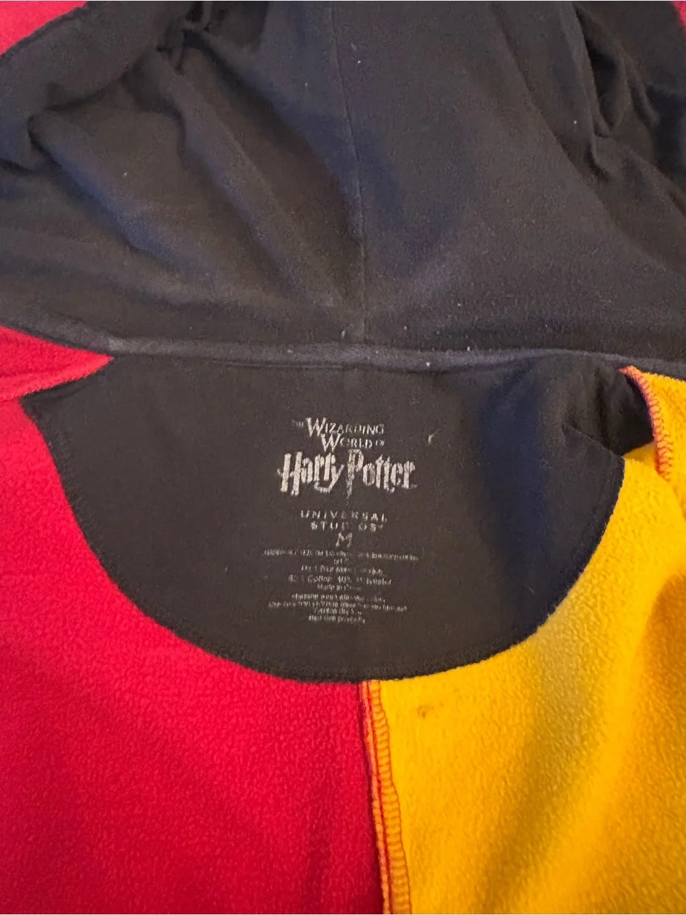 Universal Studios Harry Potter Gryffindor Quidditch hoodie Size Medium